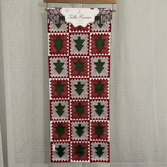 FARM FRESH White Green Red Crochet Christmas Tree Print Table Runner - Picture 7 of 11